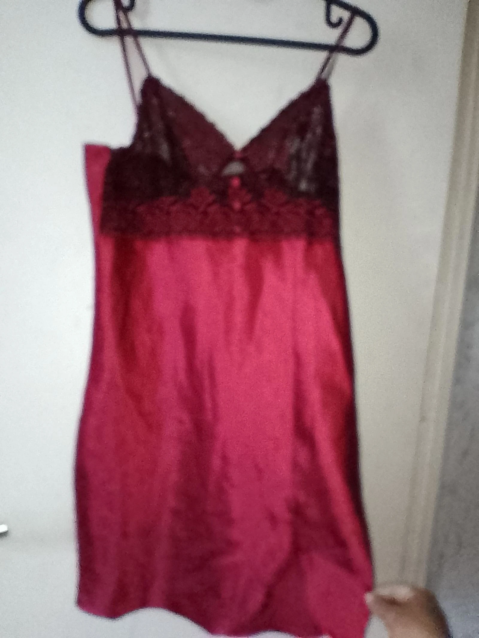 Nuisette satinée rouge avec dentelle Feminissime T.36